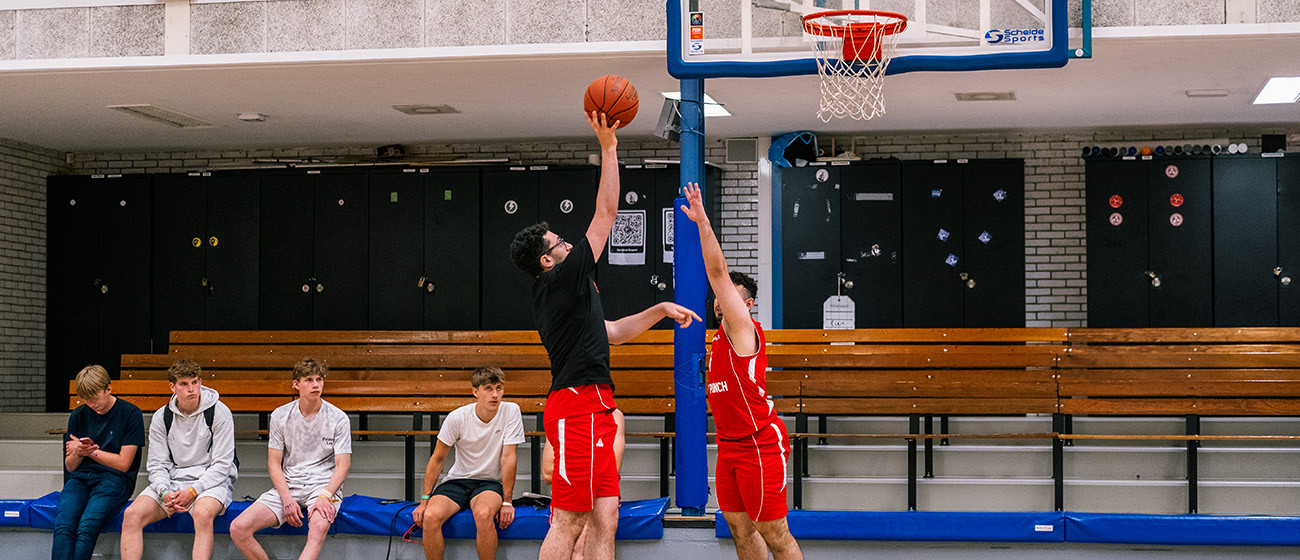 Basketbal_headerafbeelding 1300x560 (1)