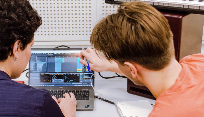Elektronische Muziek Productie_headerafbeelding 1300x560 (1)